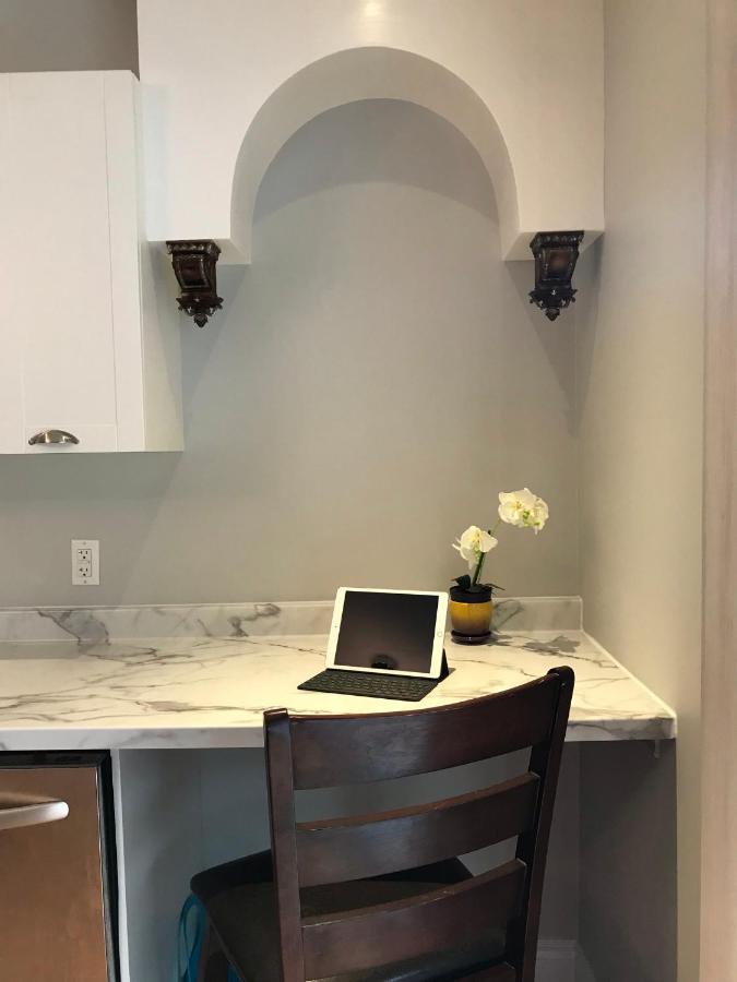 Ottawa Downtown Executive Apartment Retreat With Private Balcony Near Bank Street - Sleep Max 2 Zewnętrze zdjęcie