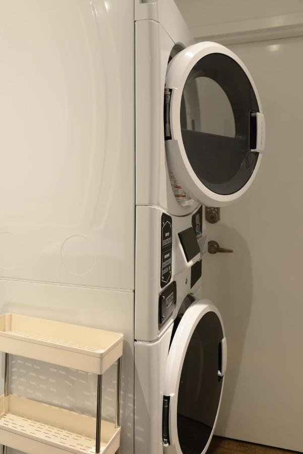 Ottawa Downtown Executive Apartment Retreat With Private Balcony Near Bank Street - Sleep Max 2 Zewnętrze zdjęcie