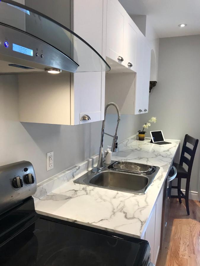 Ottawa Downtown Executive Apartment Retreat With Private Balcony Near Bank Street - Sleep Max 2 Zewnętrze zdjęcie